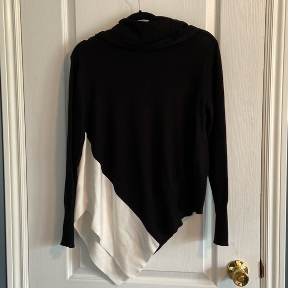 Black & white asymmetrical cowl neck sweater - Picture 2 of 6
